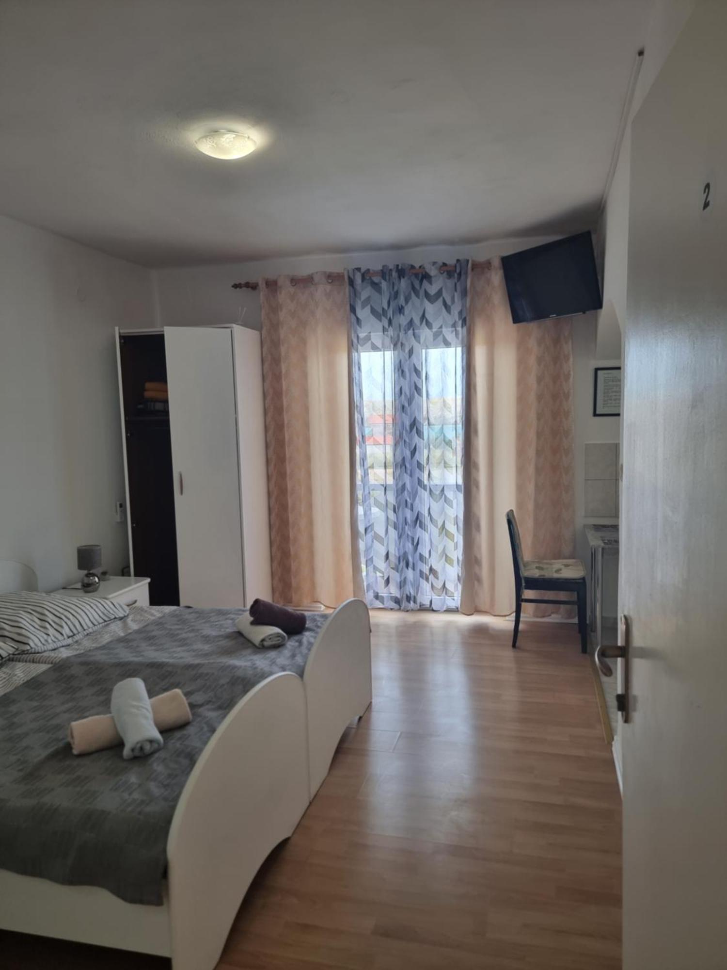 Apartmani Alen Dinjiska Luaran gambar